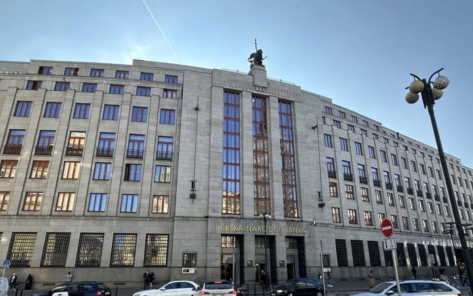 Zahraniční pohledávky ČNB poklesly, hodnoty zlata rostou
