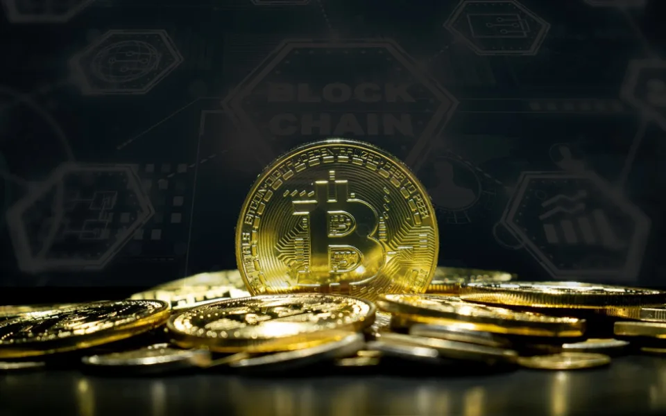 Rusko využívá bitcoin v zahraničním obchodu, tvrdí ministr financí Siluanov