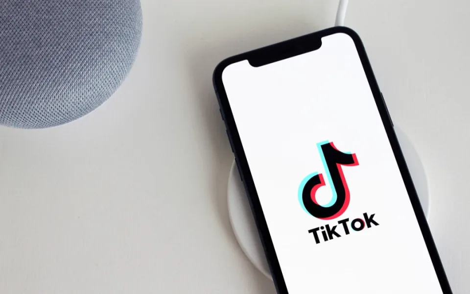 TikTok má nového spojence, Trump žádá o odklad zákazu aplikace před nástupem do úřadu
