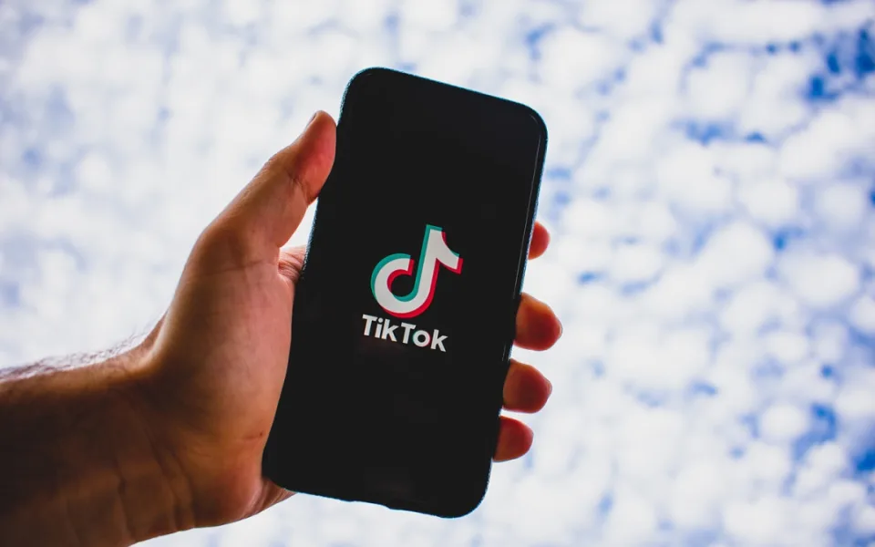 TikTok v USA čelil odstávce, po zásahu Donalda Trumpa obnovuje provoz