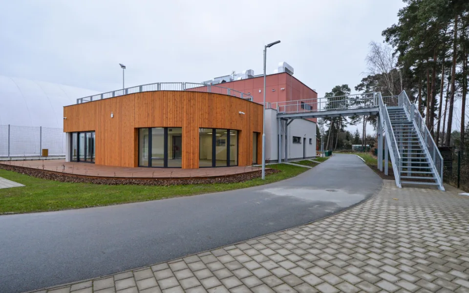 Sportovní areál Prokopávka v Plzni má nové šatny a restauraci. Investice přesáhla 30 milionů korun