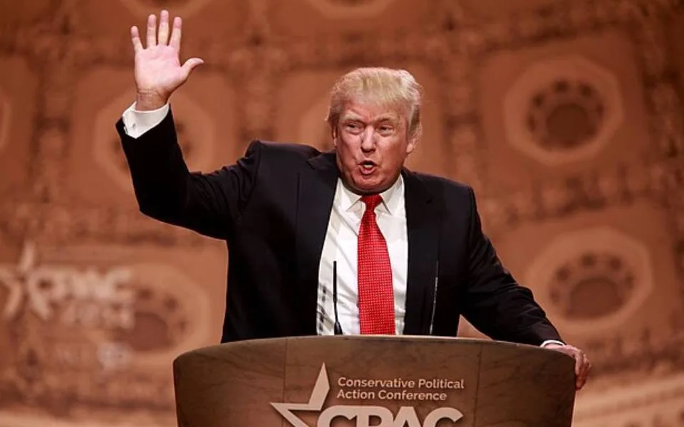 Trumpovy plány snižují ceny ropy a plynu: Expert očekává stabilní pokles