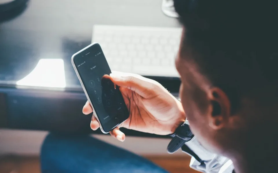 Digitální technologie nemají na dospívající stejné dopady. Odborníci varují před zobecňováním účinků