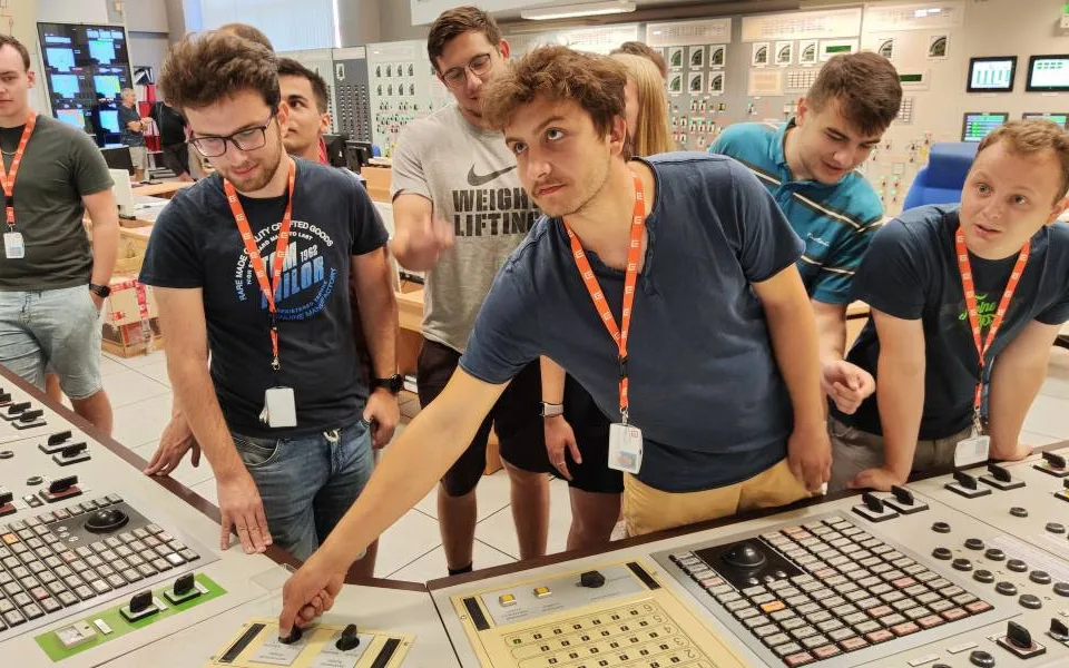 Čeští studenti opět zvolili ČEZ jako svého top zaměstnavatele roku 2025