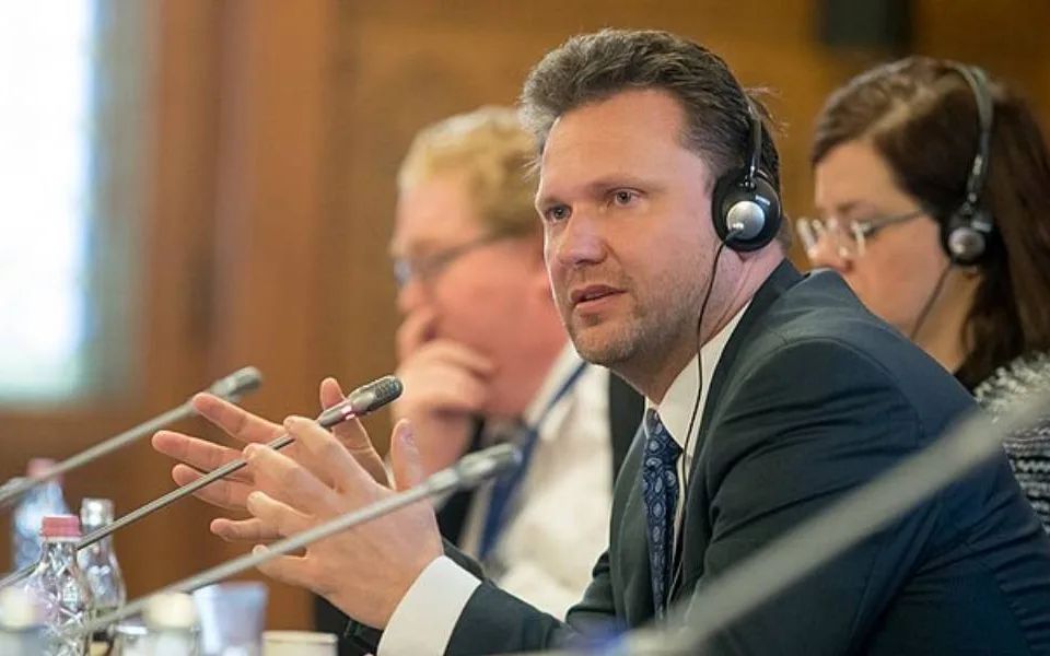 KOMENTÁŘ: ANO a zahraniční politika –⁠⁠⁠⁠⁠⁠ nebezpečné výlety do neznáma