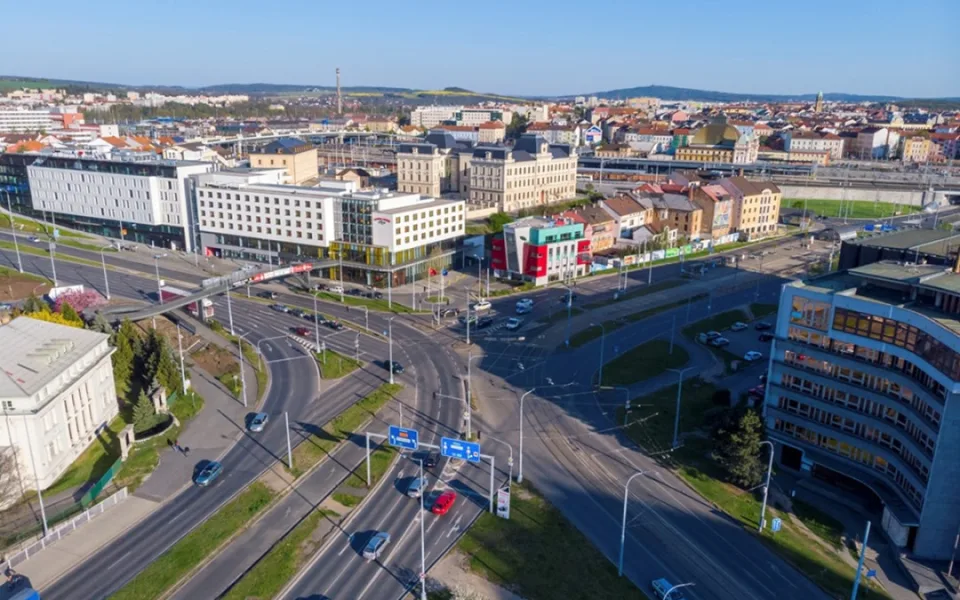 Stamilionová rekonstrukce největší křižovatky v centru města letos zřejmě nezačne, důvodů je hned několik