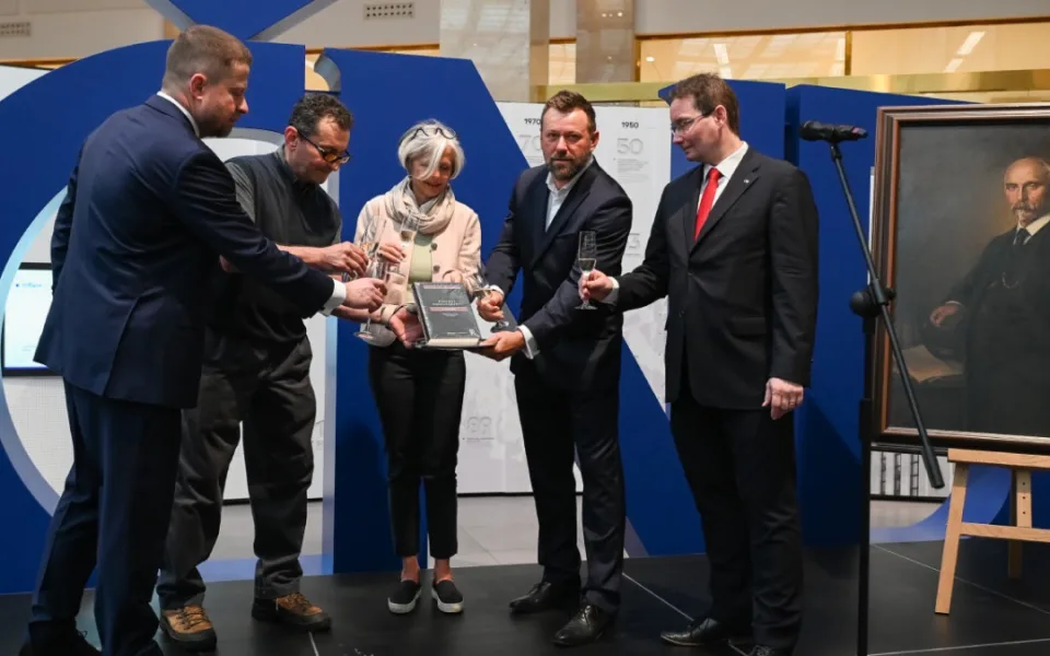 Guvernér ČNB slavnostně pokřtil Rašínovu knihu Národní hospodářství