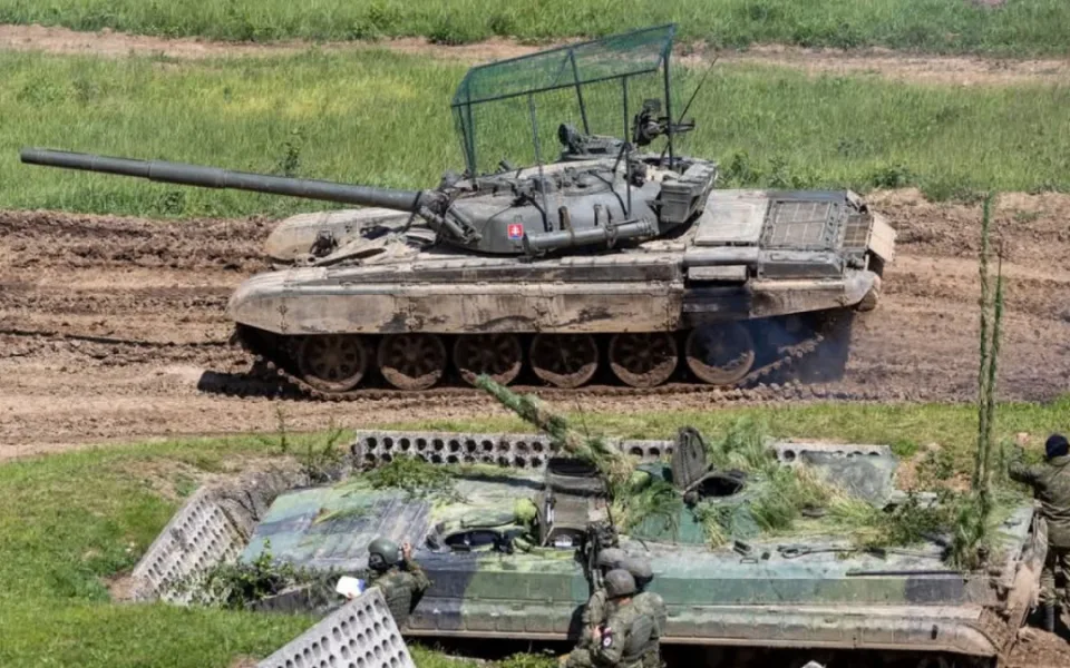 Klec nad věží: Slovensko chrání tanky před drony