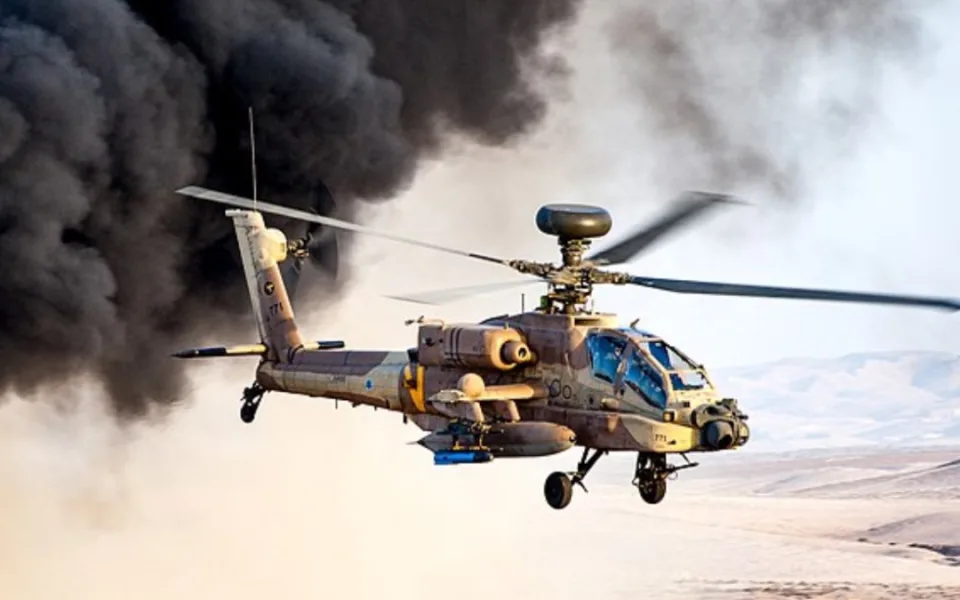 Polsko zařadilo do výzbroje první vrtulníky AH-64D Apache