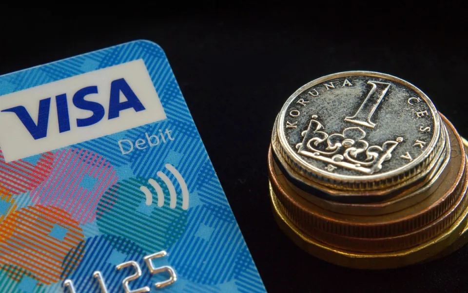 Komerční banka jako první ve spolupráci s Visa nabízí platební náramky pro děti