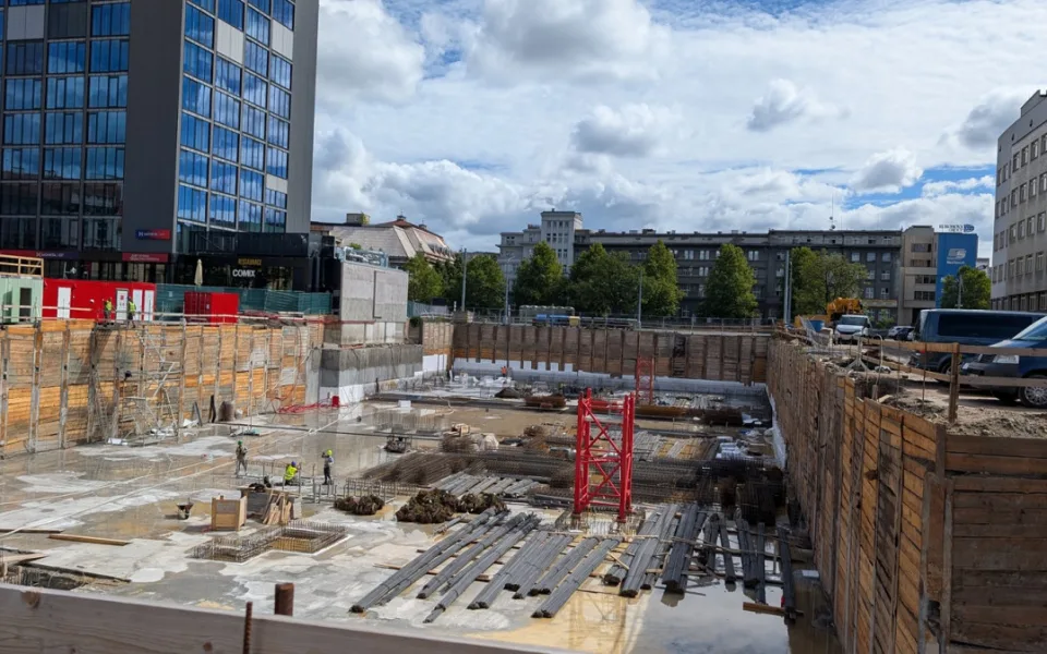 V centru města začala stavba komplexu se stovkami bytů, kancelářemi a obchody