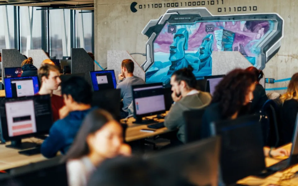 Česku hrozí nedostatek odborníků, řešením je rekvalifikace