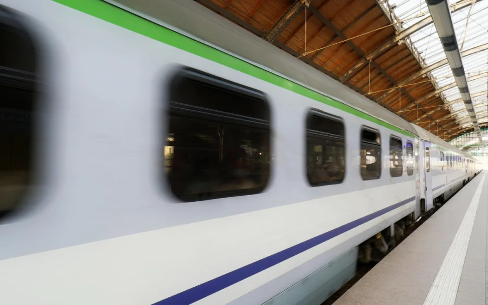 Dopravci vyzývají vládu k rozšíření tratí a rychlejší elektrizaci železnice