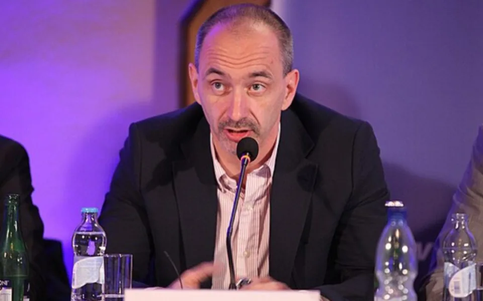 Kuba proti gravitaci politiky
