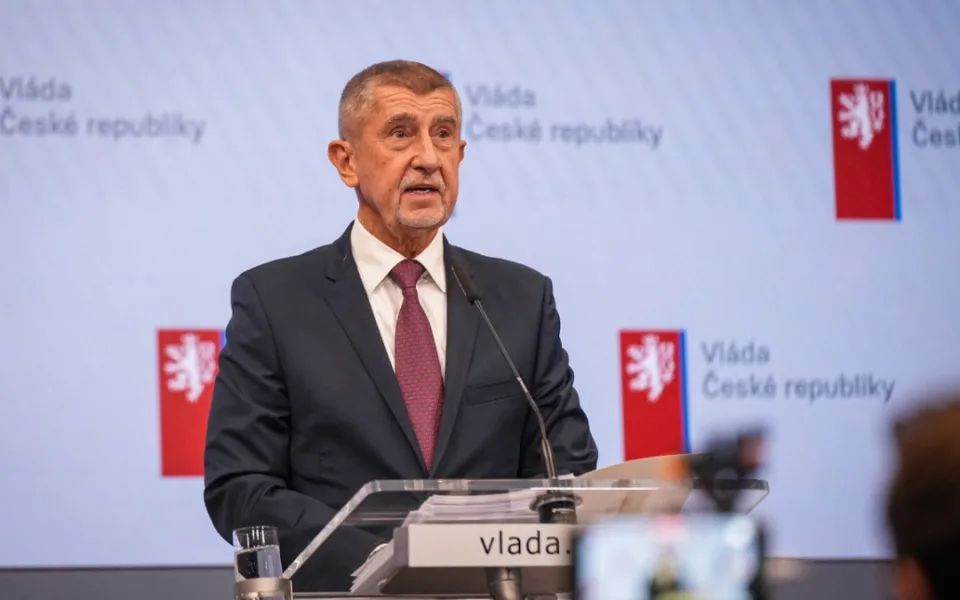 Babiš sesekal úředníky