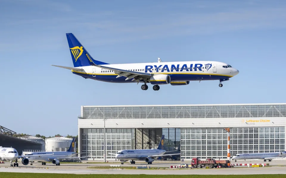 Chcete ušetřit za letenky? Díky hádce Ryanairu s Muskem teď můžete