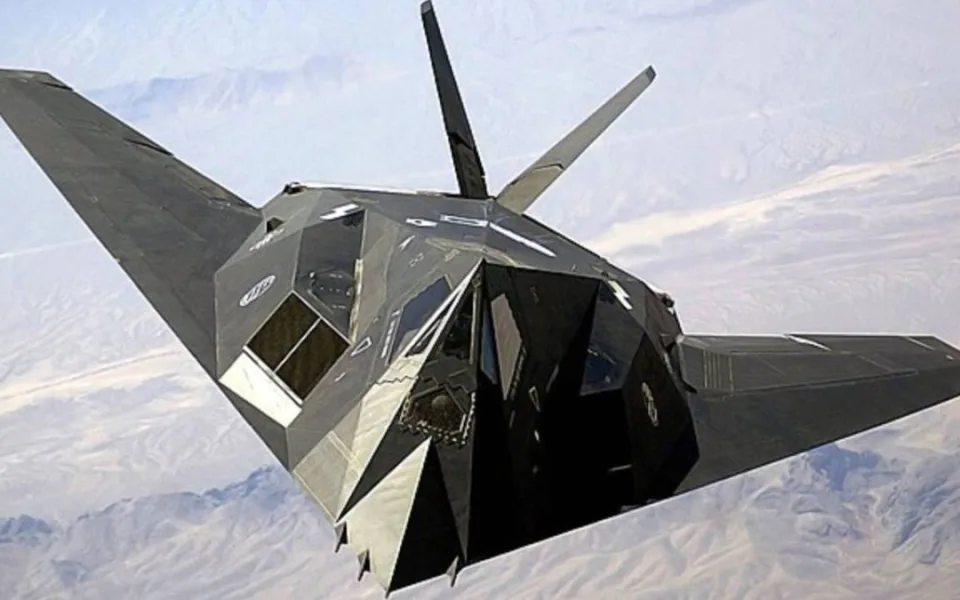Stealth bez penze. F-117 má nalétáno, ale nekončí