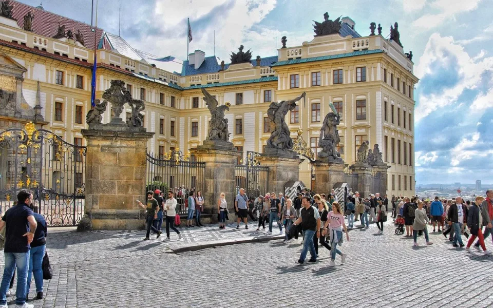 V Česku se v roce 2025 ubytovalo více než 23,5 milionu turistů