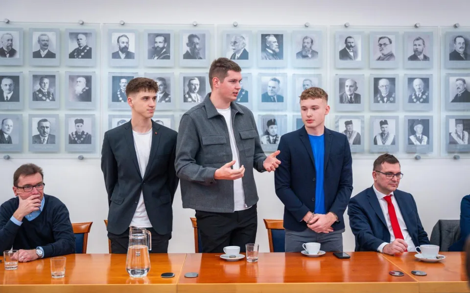 Studenti VUT vytvořili projekt, který propojuje sportovce s nevyužitými hřišti v Brně