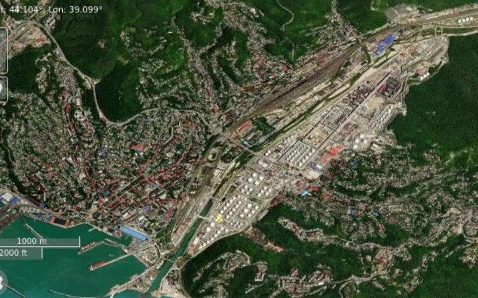 Ukrajinské drony se v Tuapse připomněly potřetí, rafinerie hoří