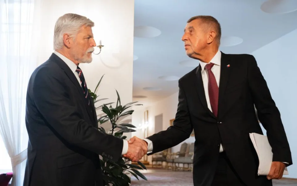 Summit NATO: Veřejnost preferuje zastoupení premiérem, následuje prezident