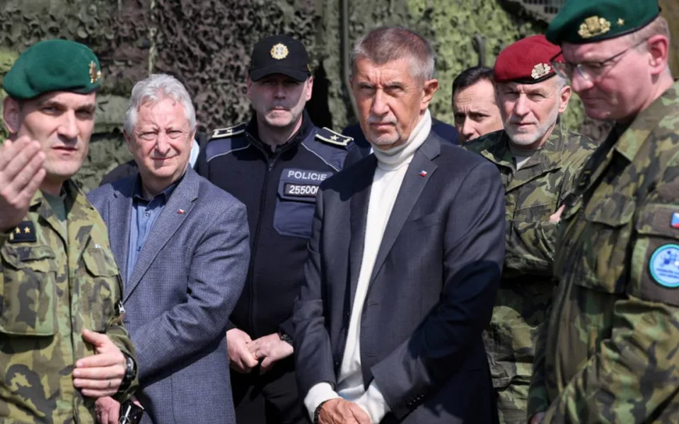 Obranné výdaje pod drobnohledem: Česko balancuje na hraně aliančních závazků