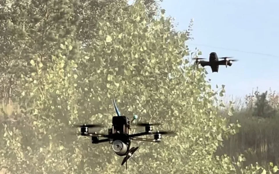 Evropští piloti FPV dronů poprvé společně cvičili