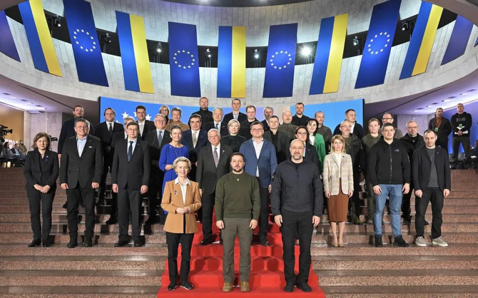 Ukrajina nemá čekat na NATO. Eurokomisař ji chce v obraně Evropy