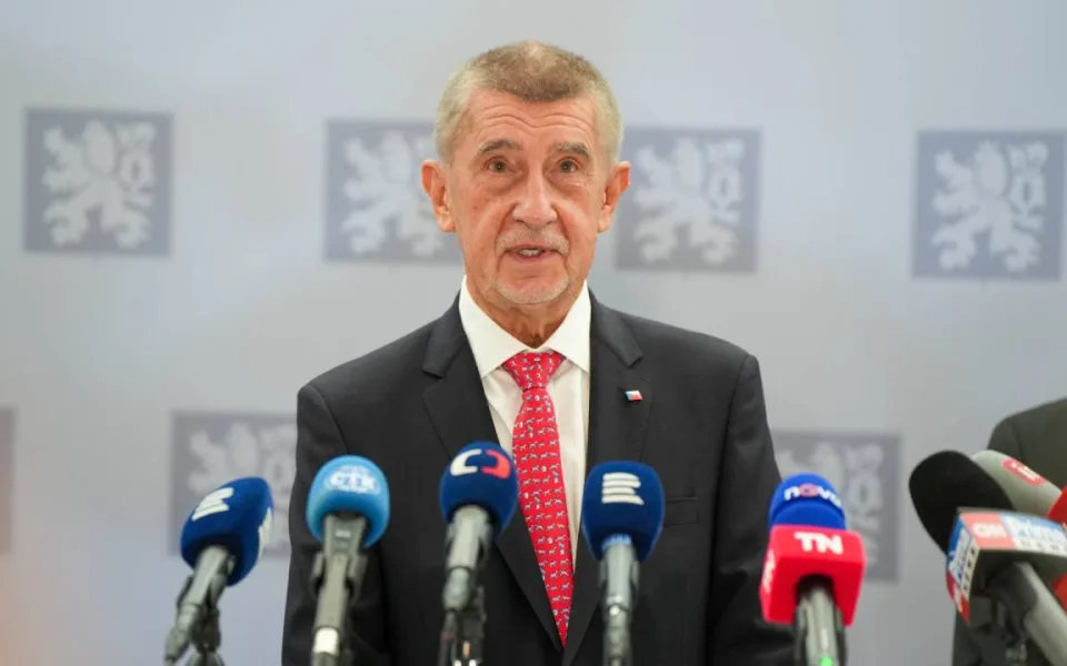 Česko navýší obranné výdaje o 36 miliard Kč, uvedl Babiš na summitu NATO