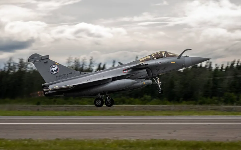 Francouzské Rafale vyrazí přes Arktidu a Pacifik až do Egypta