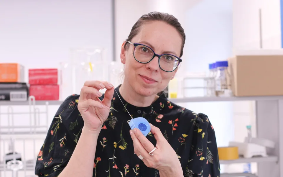 Na vývoji nanonitě se podílel tým Evy Kuželové Košťákové z libereckého oddělení bioinženýrství katedry chemie FP TUL a projektový tým.