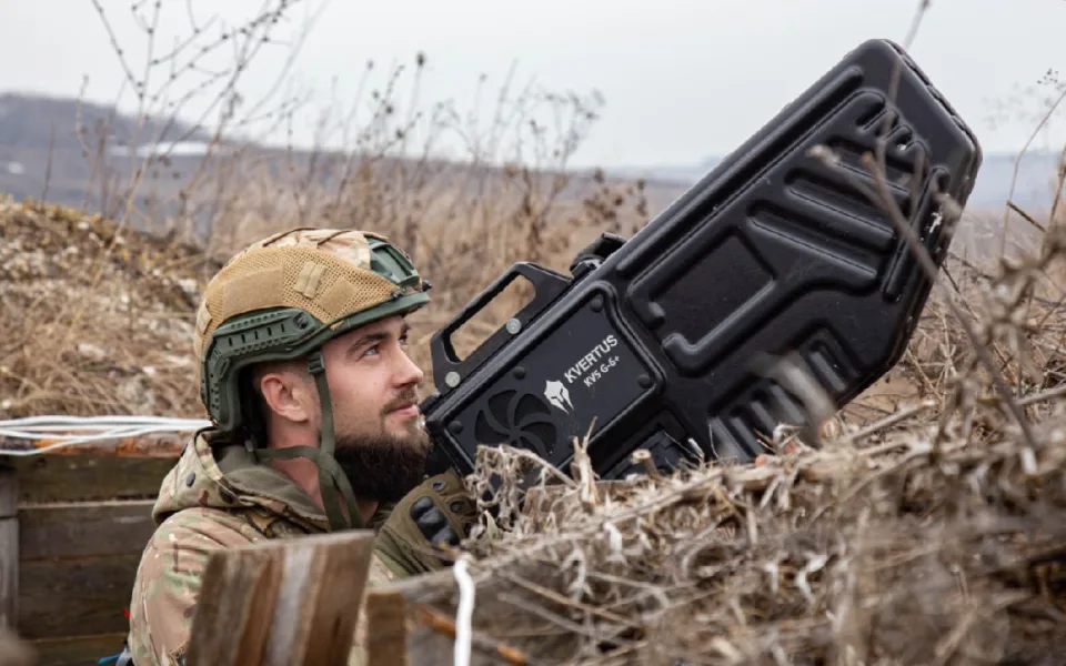 Ukrajina a NATO otevírají granty na boj proti dronům