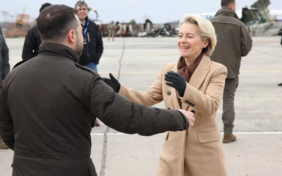 EU uvolnila Ukrajině 3,47 miliardy eur na drony a Gripeny