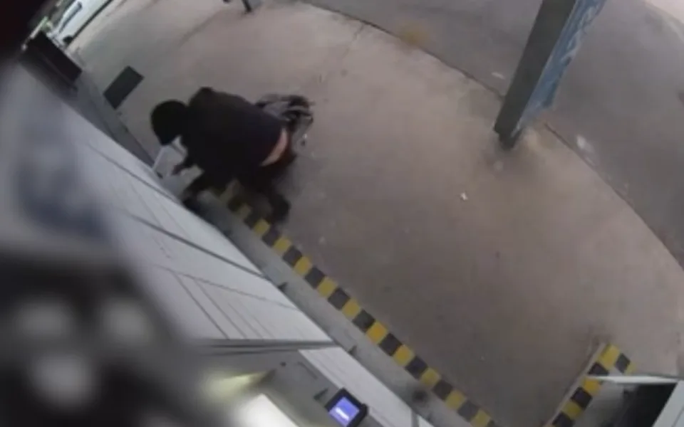 Policie zadržela muže, který si objednával zboží do boxů a následně je vykrádal