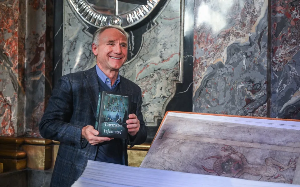 V září začne v Praze natáčení seriálu Tajemství všech tajemství podle Browna