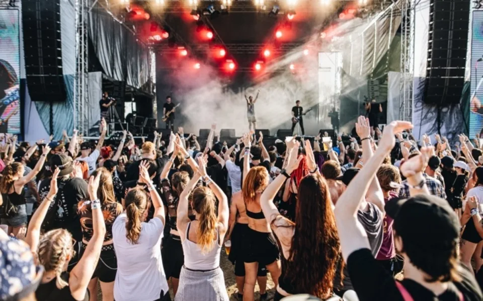 Jičín a Náchod pohostí Festival Královéhradeckého kraje. Zazpívá zde i Csáková