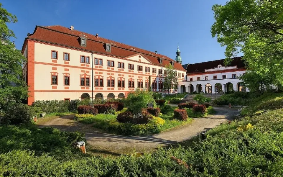 Šermíři, tanečníci i žongléři. Zámek ožije slavností na konec prázdnin