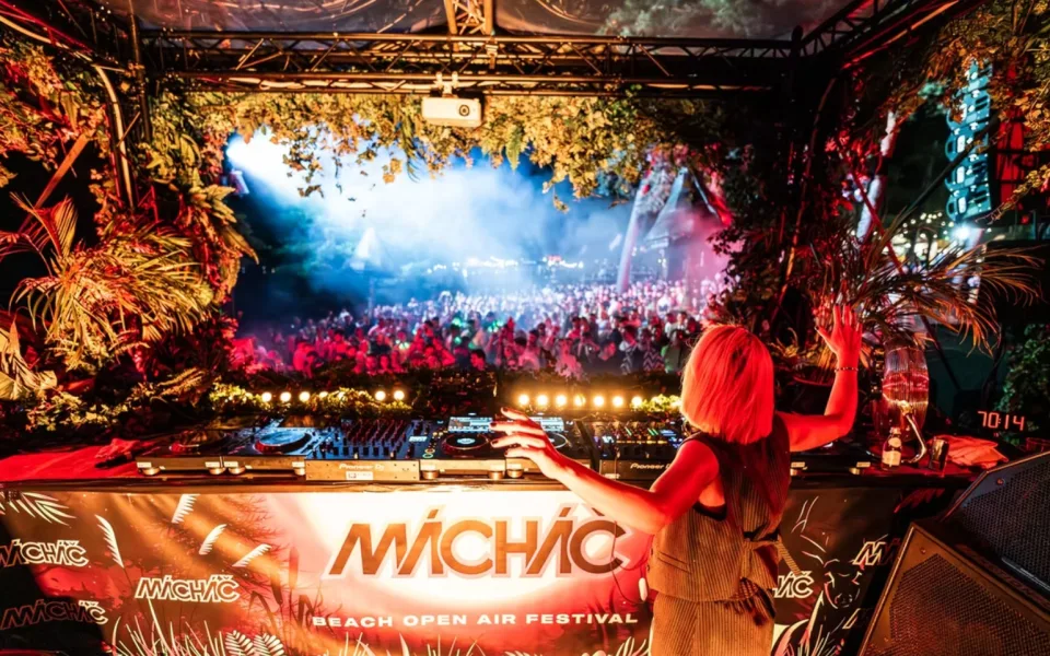Na festivalu elektronické hudby u Máchova jezera vystoupí přes 50 interpretů