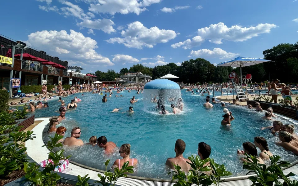 Ostatní koupaliště zavírají, Flošna jede dál. Zkracuje ale otvírací dobu